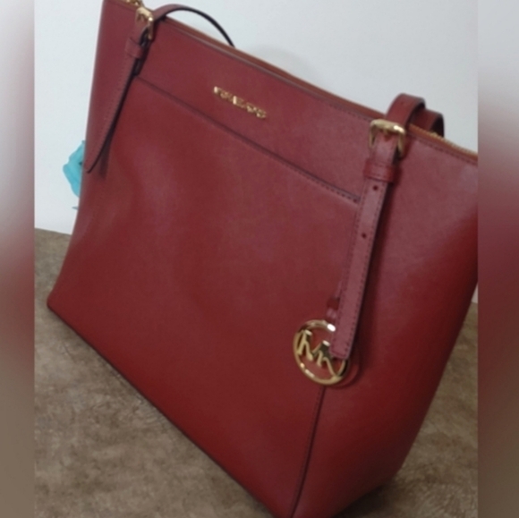 Michael Kors Maroon Saffiano Leather Voyager Tote Purse Offers Welcome - Picture 1 of 9